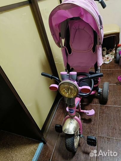 Детский трехколесный велосипед с ручкой