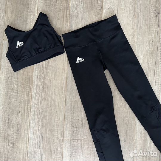 Костюм adidas топ и легенсы