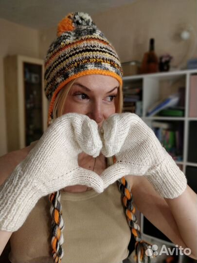 Шапка и варежки женские