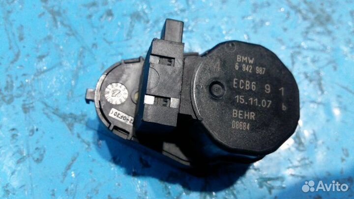 Моторчик заслонки печки Bmw 5-Series E60