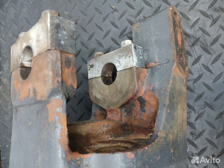 1452210 Кронштейн рессоры правый Daf XF105