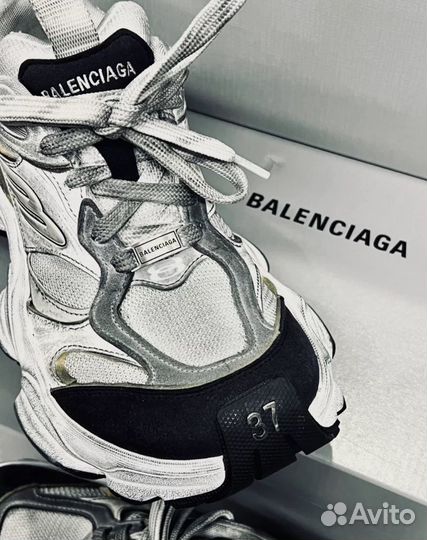 Balenciaga Cargo