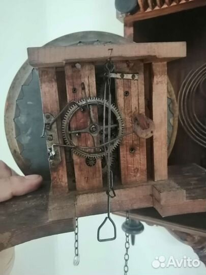 Старинные настенные часы с боем