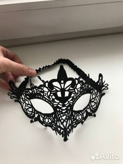 Маска ажурная черная