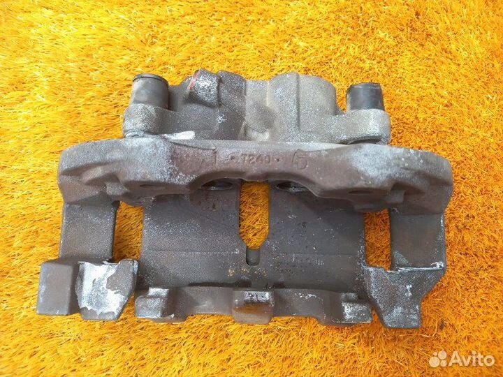 Суппорт передний правый Mercedes-Benz M-Class W164