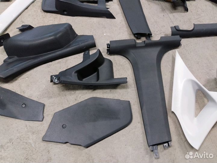 Пластик-обшивка салона на Лада Веста