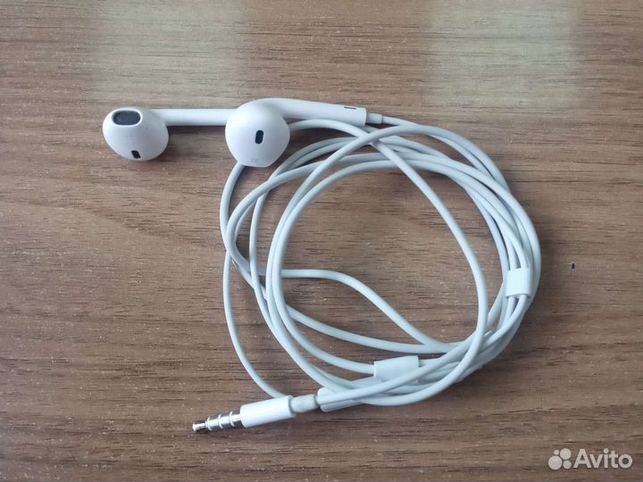 Проводные наушники Apple