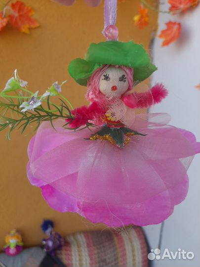 Куклы для украшения с искусственными цветами