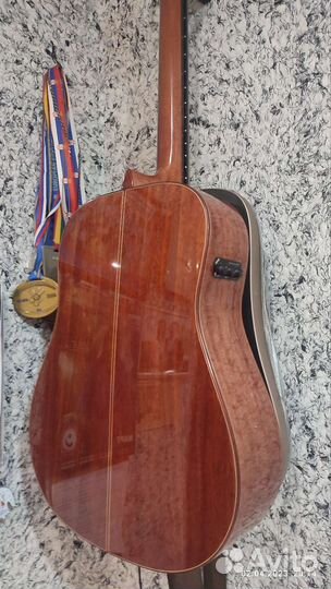 Акустическая гитара с транс акустикой