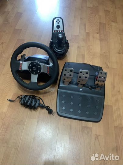 Игровой руль logitech g27 в идеальном состоянии