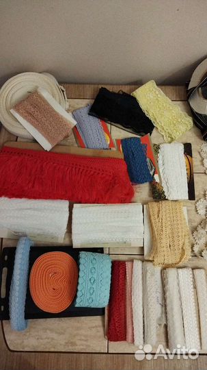 Тесьма, бахрома, кружево, ленты атласные