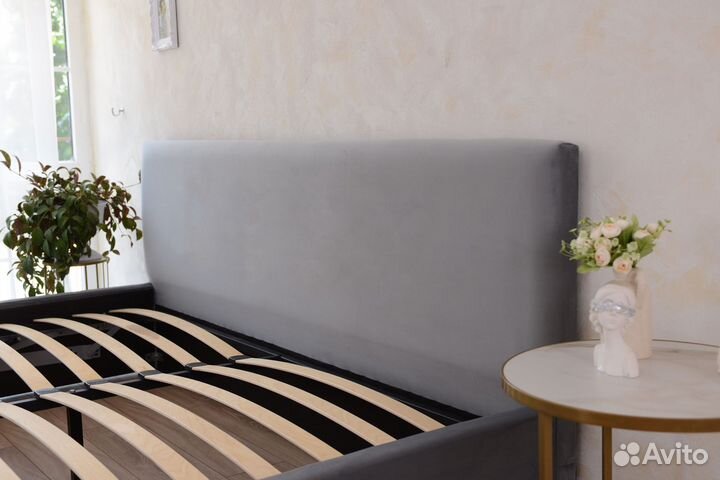 Кровать с подъемным механизмом