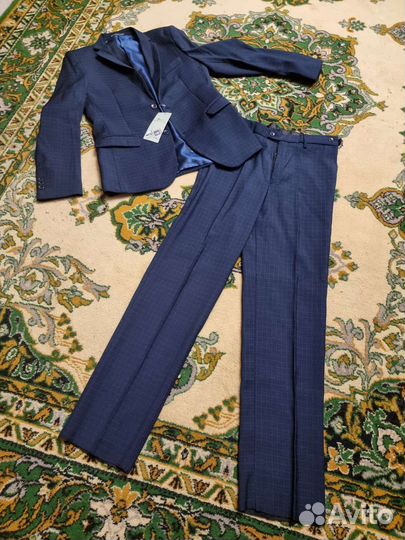 Школьный костюм новый