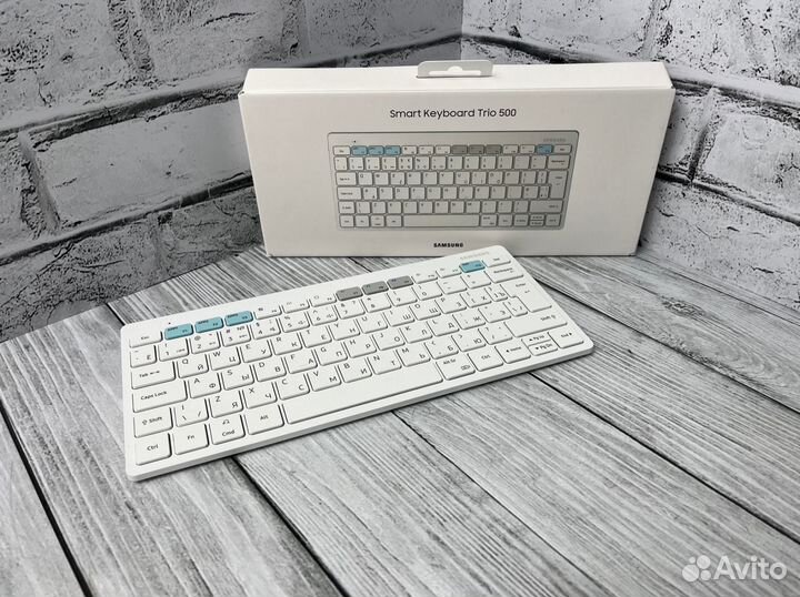 Беспроводная клавиатура Samsung Trio 500, русская