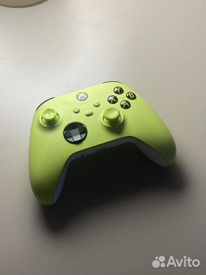 Геймпад Microsoft Xbox Electric Volt зеленый