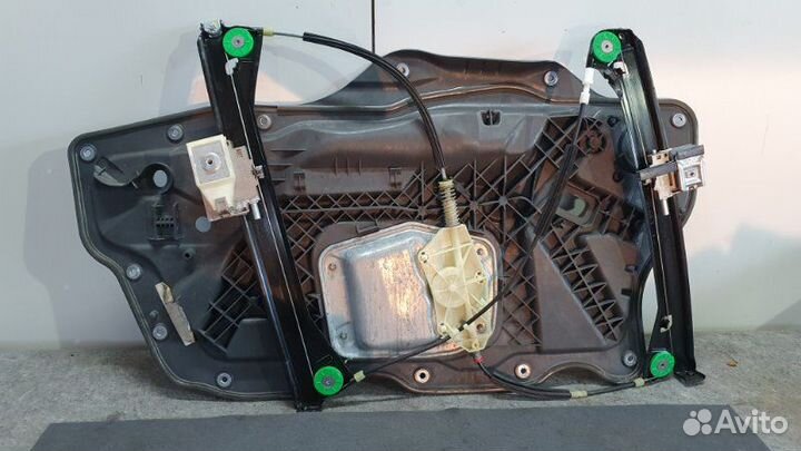 Стеклоподъемник правый Volkswagen Scirocco 137