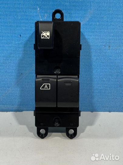 Блок кнопок стеклоподъемников Nissan note E11 Лев