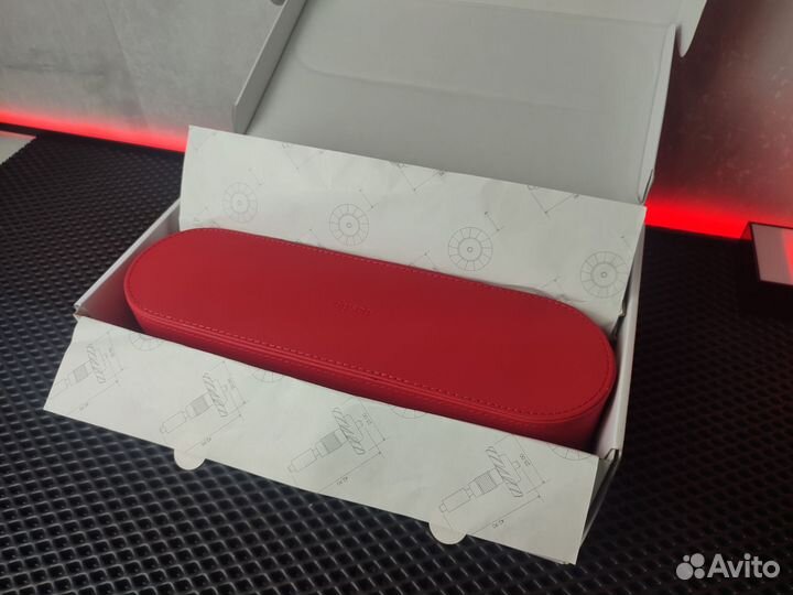 Подарочный набор Dyson В кейсе + Расчёски