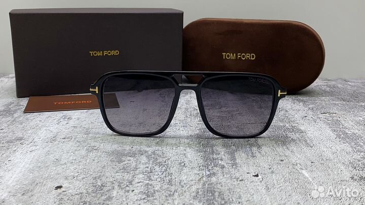 Солнцезащитные очки Tom Ford