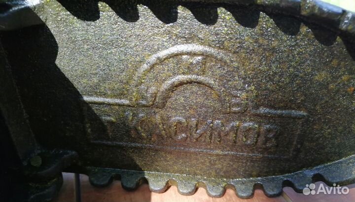 Старинный угольный утюг