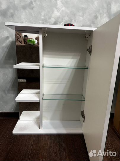 Шкаф с зеркалом в ванную