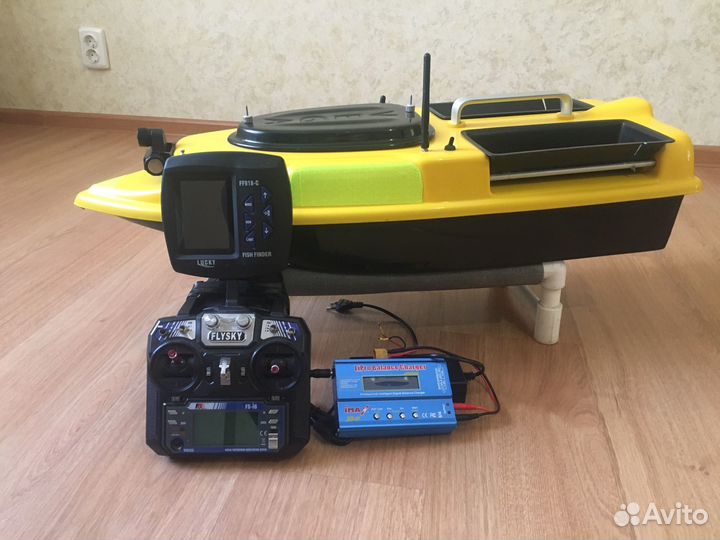 Прикормочный кораблик с gps и эхолотом