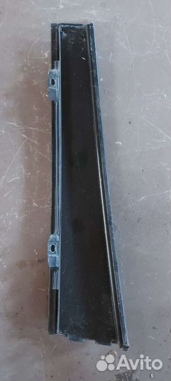 Накладка двери задняя левая на Volkswagen Passat B