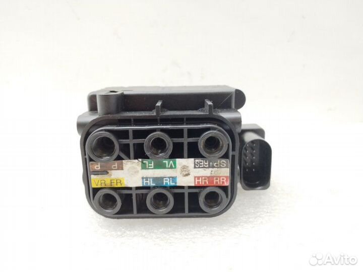 Блок клапанов пневмоподвески Mercedes-Benz S-Class