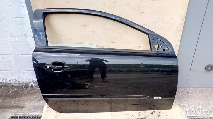 Дверь правая GTC 3Д на Опель Астра Н цвет Z20R