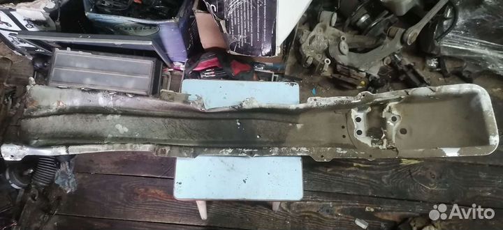 Усилитель переднего бампера Рено Логан 2