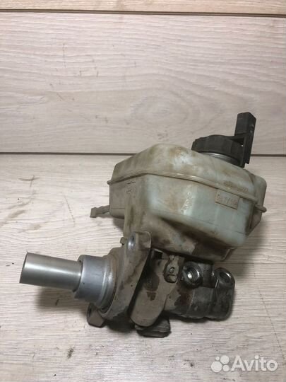 Главный тормозной цилиндр VW Passat B6