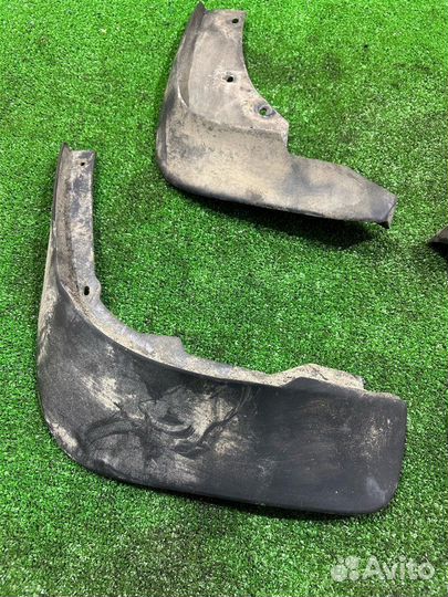 Брызговик Nissan Terrano D10 F4RE410 2017