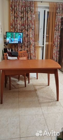 Продам обеденный стол