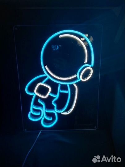 Вывеска из неона, объемные буквы