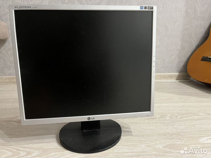 Монитор LG 19дюйм Flatron L1952S