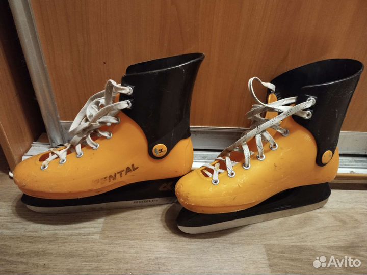 Коньки хоккейные