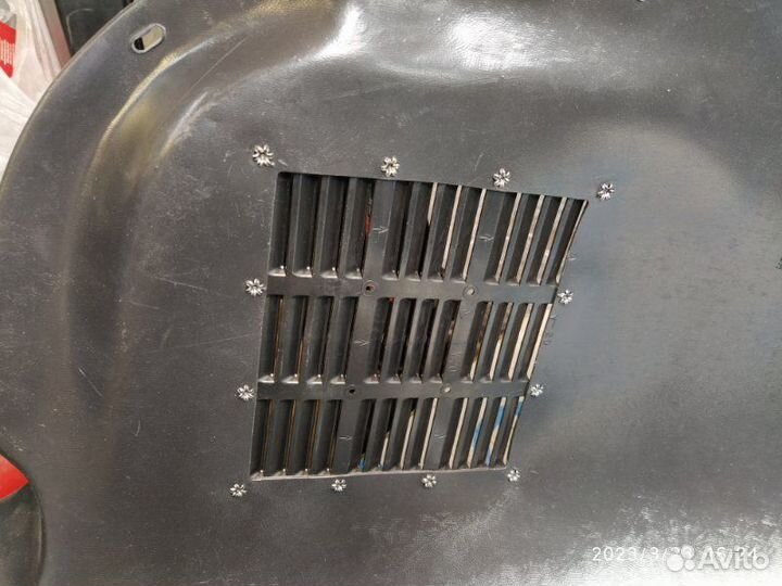 Подкрылок передний левый VW Touareg 7L 07-10