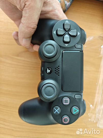 Геймпад Dualshock 4