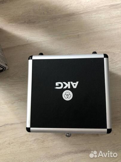 Студийный микрофон akg p220