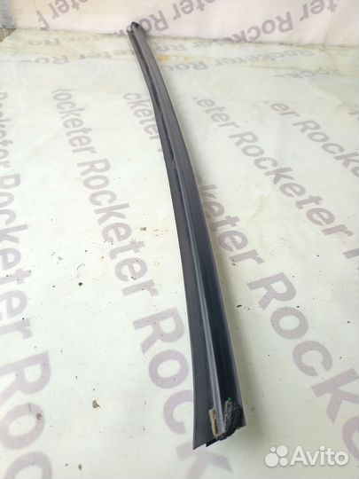 Бархотка стекла передняя левая Kia Sportage 3