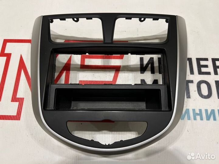 Рамка магнитолы Hyundai Solaris седан G4FC 2012