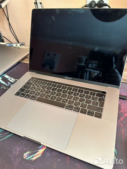 Apple macbook pro 15 2018 A 1990