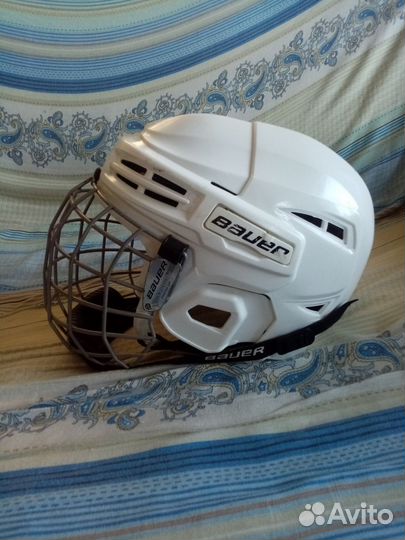 Хоккейный шлем