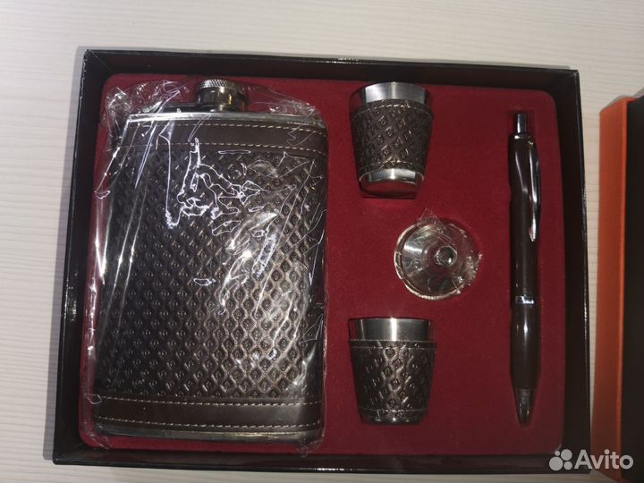 Подарочный набор для мужчин фляжка со стопками