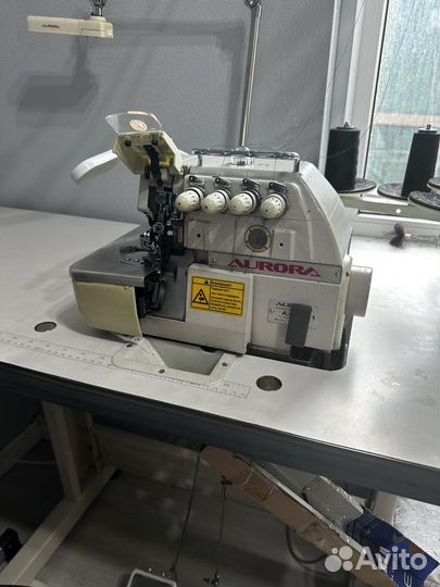 Оверлок промышленных 4-ниточный