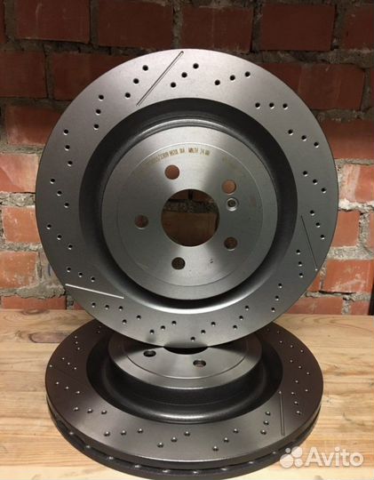 Тормозные диски Brembo на Mercedes