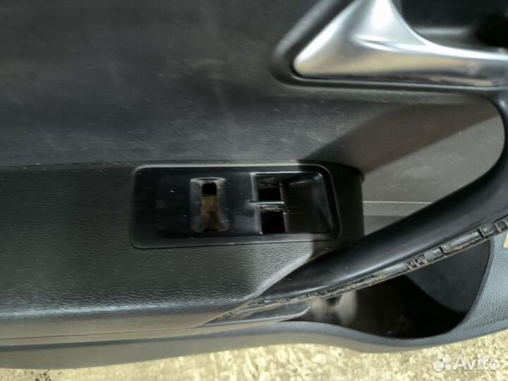Обшивка двери передней левой Volkswagen Polo V