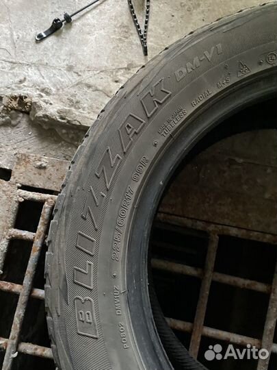 Bridgestone Blizzak DM-V1 225/60 R17