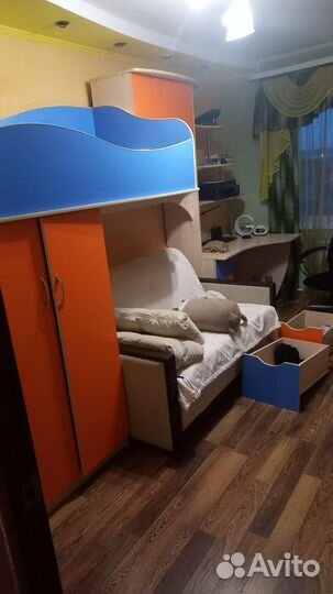 Двухъярусная кровать со шкафом и столом