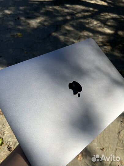 Macbook Air 13 2020 i3 8gb 256gb